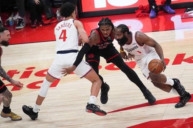 欧冠比赛数据-梦回巅峰!昔日雷霆三少同天爆发,同砍25+带领球队赢下比赛